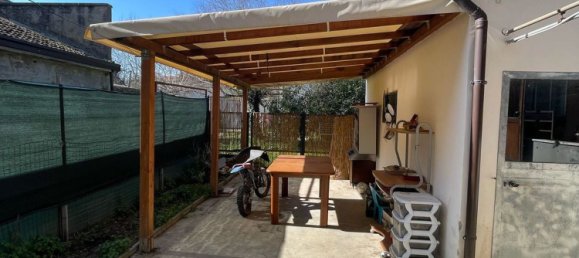 Дом с 5 комнатами в Альфонсине, Италия № 12710 16