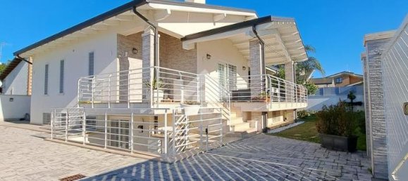 6 rooms Villa in Rome, Italy No. 6529 9