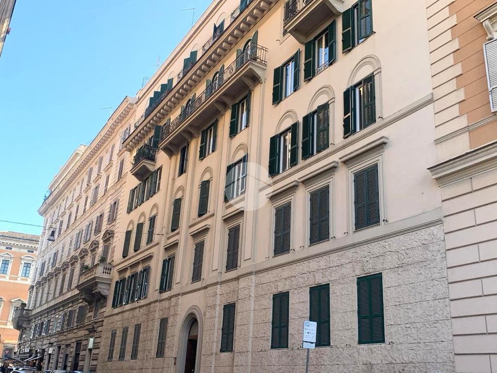 Квартира с 4 спальнями в Рим, Италия № 221908