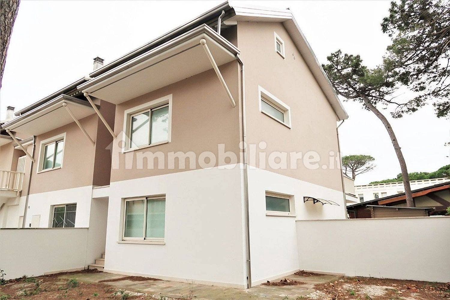Apartamento de 3 dormitorios en Cervia, Italy No. 143984