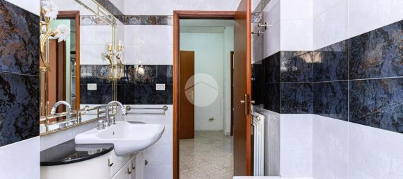 4 bedrooms Apartment in Rome, Italy No. 325125 15