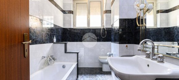 4 bedrooms Apartment in Rome, Italy No. 325125 14