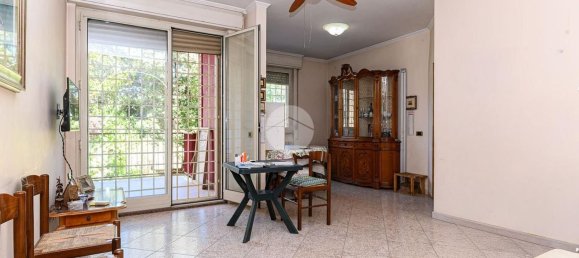 4 bedrooms Apartment in Rome, Italy No. 325125 2