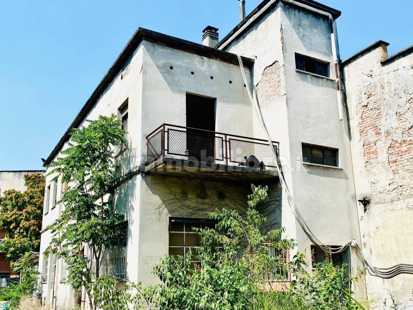 5 rooms Building in Milan, Italy No. 260078