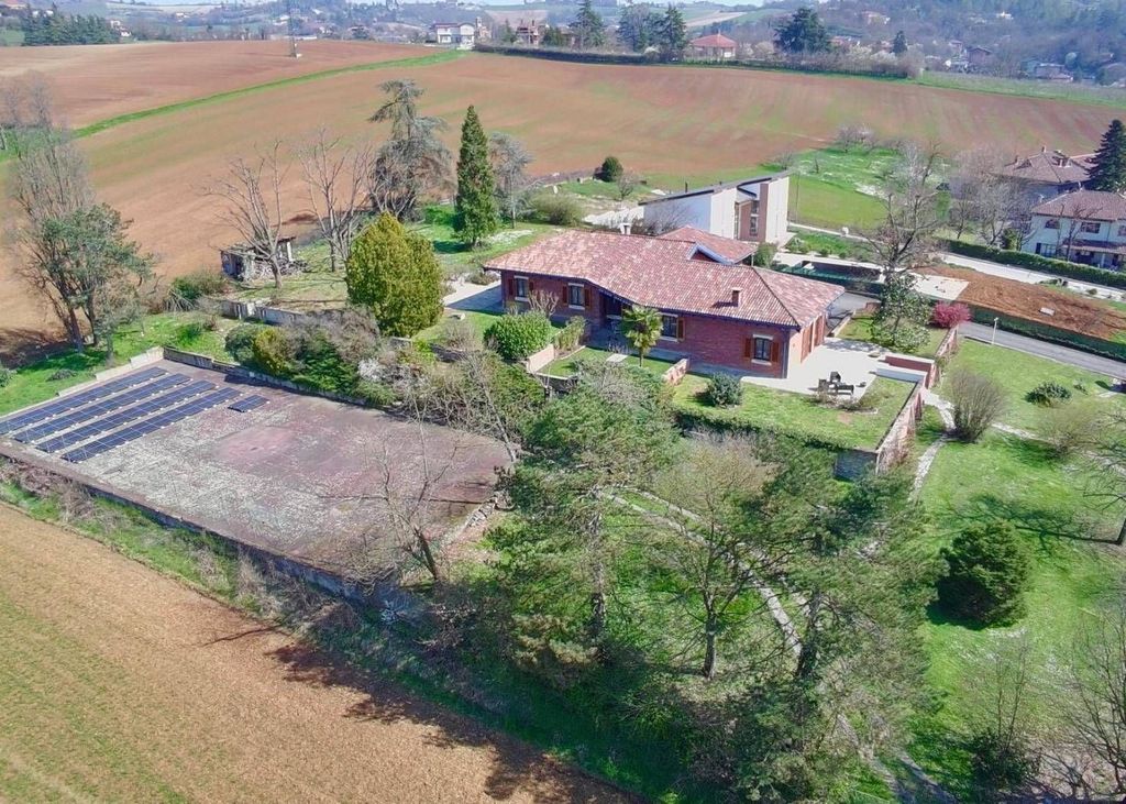 4 bedrooms Villa in Alessandria, Italy No. 59291