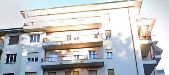 4-salle Appartement à Varese, Italy No. 202205 19