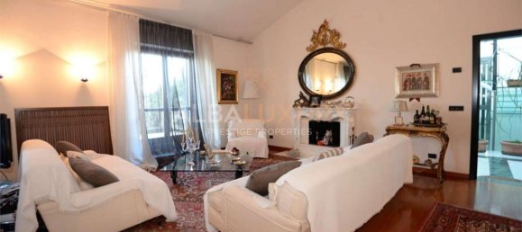 3 bedrooms Villa in Viareggio, Italy No. 446 9