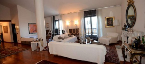 3 bedrooms Villa in Viareggio, Italy No. 446 7