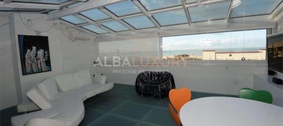 3 bedrooms Villa in Viareggio, Italy No. 446 5