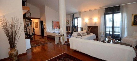 3 bedrooms Villa in Viareggio, Italy No. 446 8
