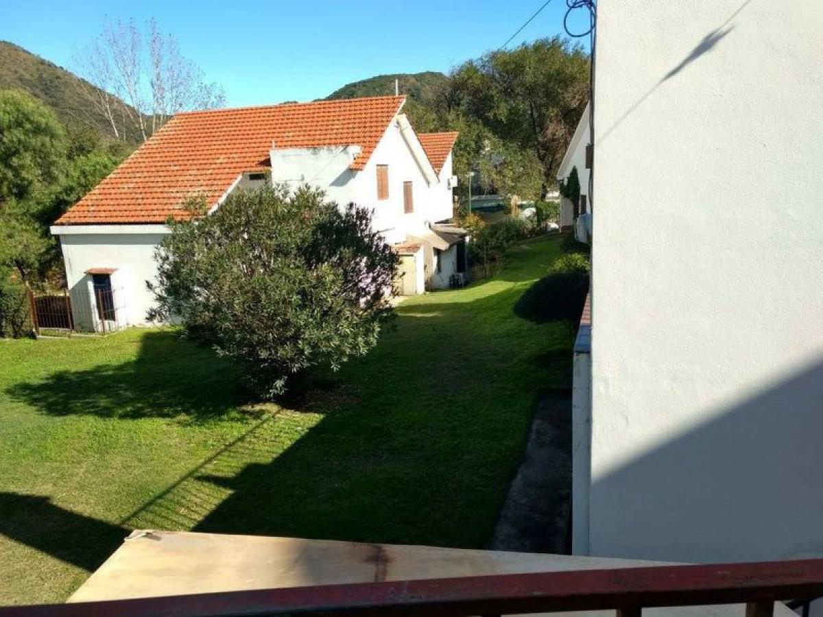 Apartamento de 3 dormitorios en Córdoba, Argentina No. 51356