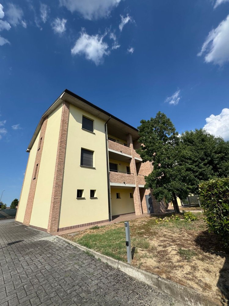 3-salle Appartement à Torrile, Italy No. 285679
