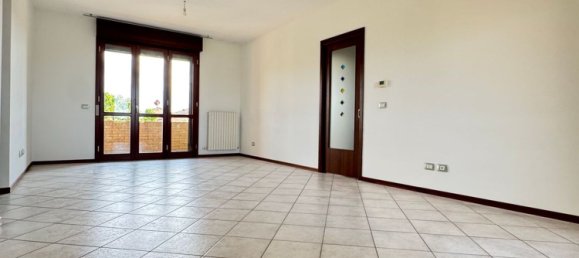 3-salle Appartement à Torrile, Italy No. 285679 4