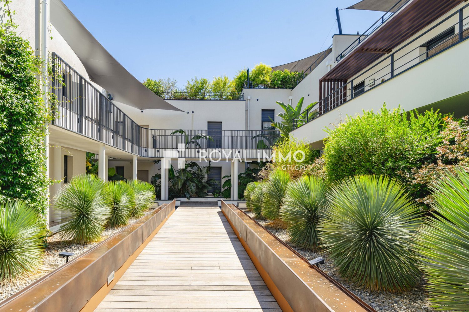 2 bedrooms Apartment in Toulon, France No. 291165