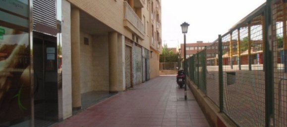 97m² Commercial property in Molina de Segura, Spain No. 63092 3