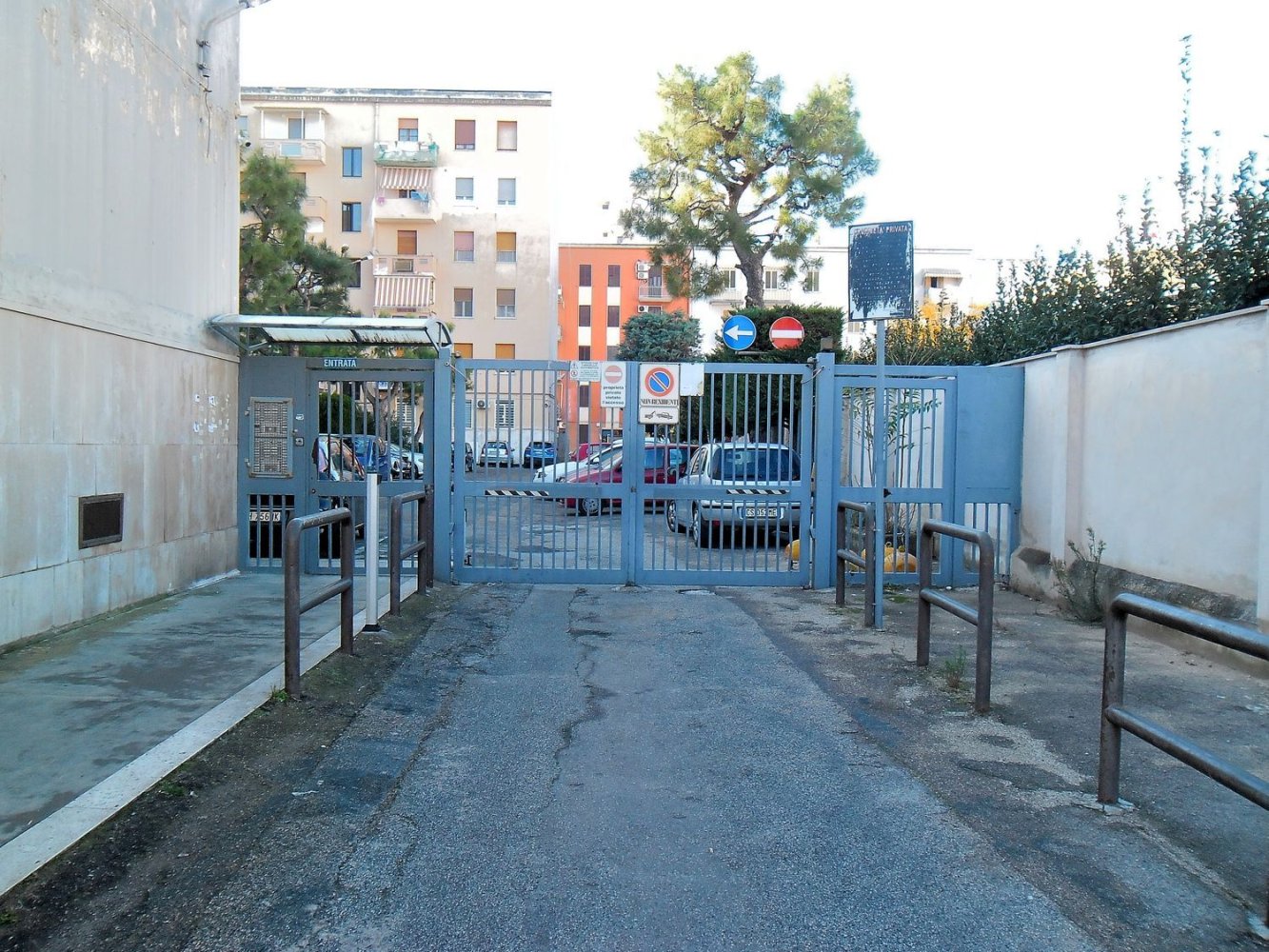 3 rooms Apartment in Bari, Italy No. 104546