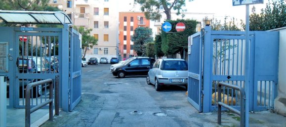 3 rooms Apartment in Bari, Italy No. 104546 2