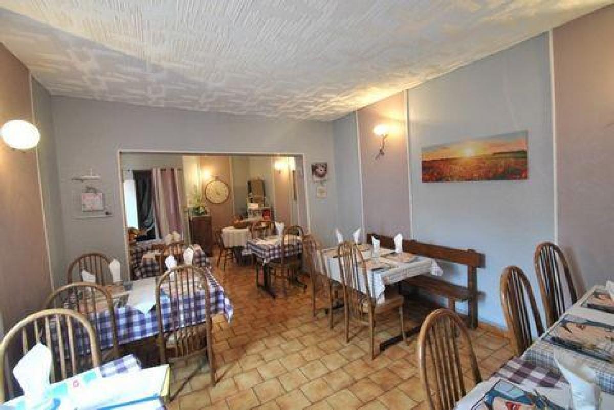  مكتب في Le Creusot, France 180متر مربع رقم 17189