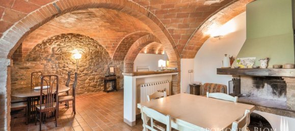 7 bedrooms House in Sinalunga, Italy No. 58015 3