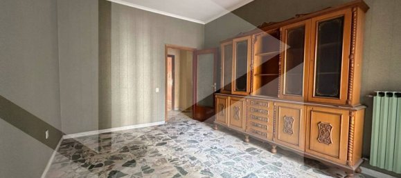 Apartamento de 5 habitaciónes en Foggia, Italy No. 23733 2