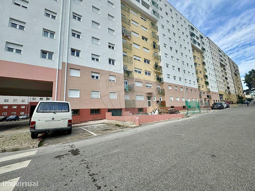 Entrepôt à Casal de Cambra, Portugal 394m² No. 94144