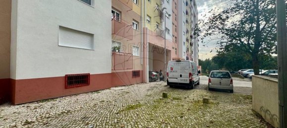 Entrepôt à Casal de Cambra, Portugal 394m² No. 94144 3