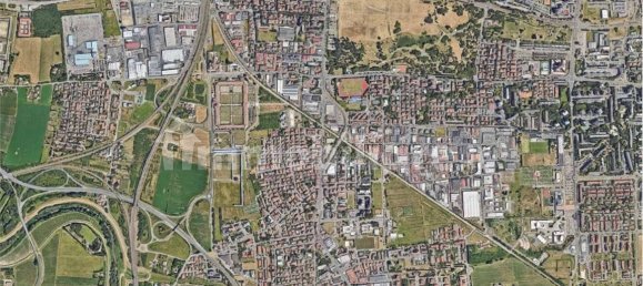 1 room Commercial property in Modena, Italy No. 13802 2