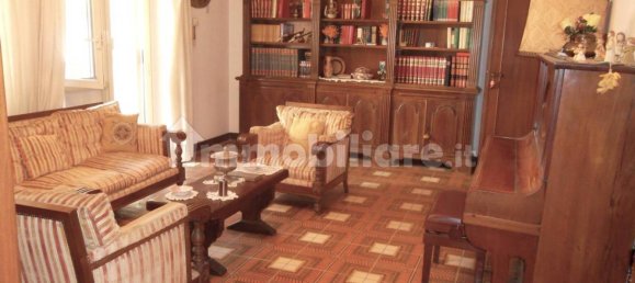 Apartamento de 4 dormitorios en Rome, Italy No. 15228 2