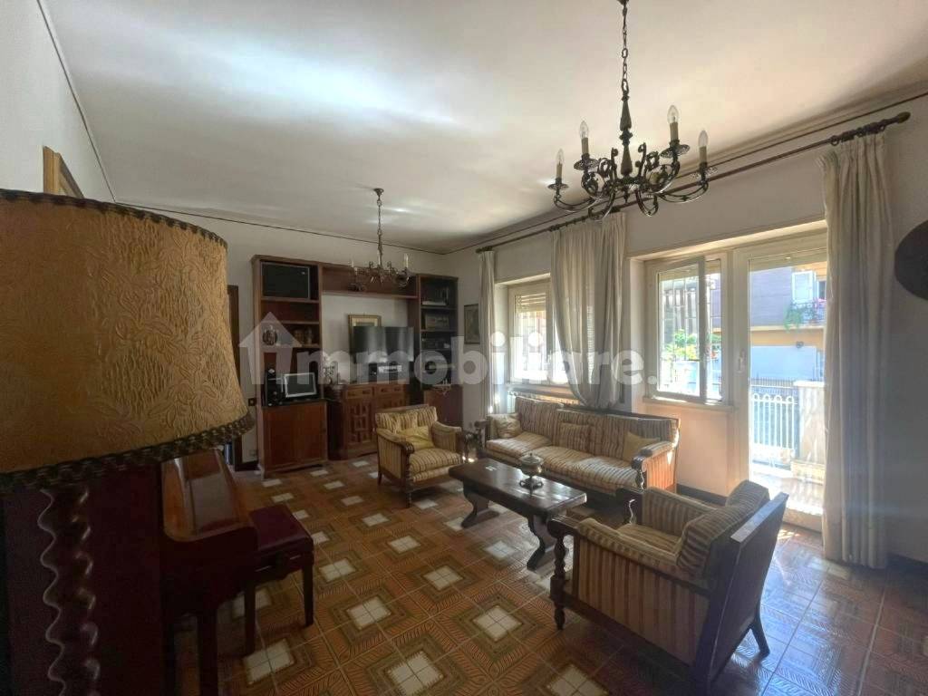 Apartamento de 4 dormitorios en Rome, Italy No. 15228
