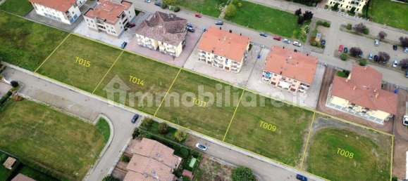 Grundstück in Soragna, Italy 1090m², Nr. 329133 2