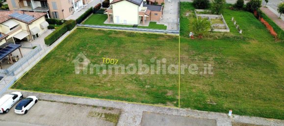 Grundstück in Soragna, Italy 1090m², Nr. 329133 3