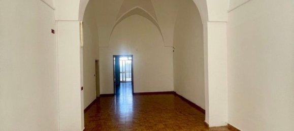 70m² Commercial property in Alessano, Italy No. 165249 8