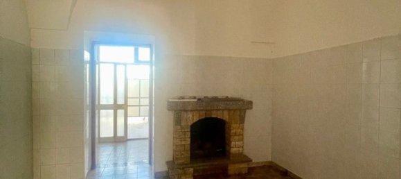 70m² Commercial property in Alessano, Italy No. 165249 10