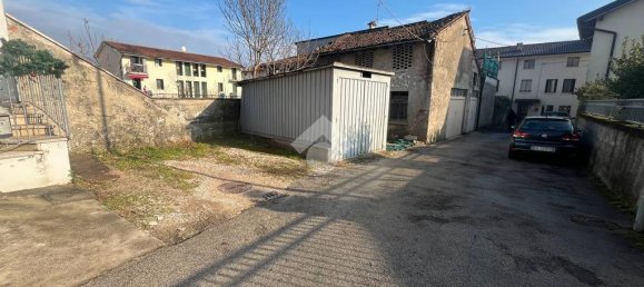 4 bedrooms House in Torrebelvicino, Italy No. 91636 16