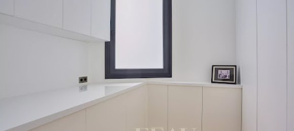 4 bedrooms Apartment in Paris, France No. 148870 19