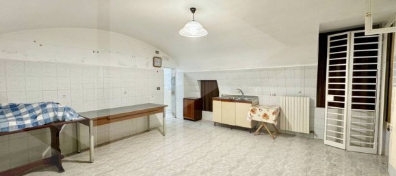 4 rooms House in Triggiano, Italy No. 24132 24