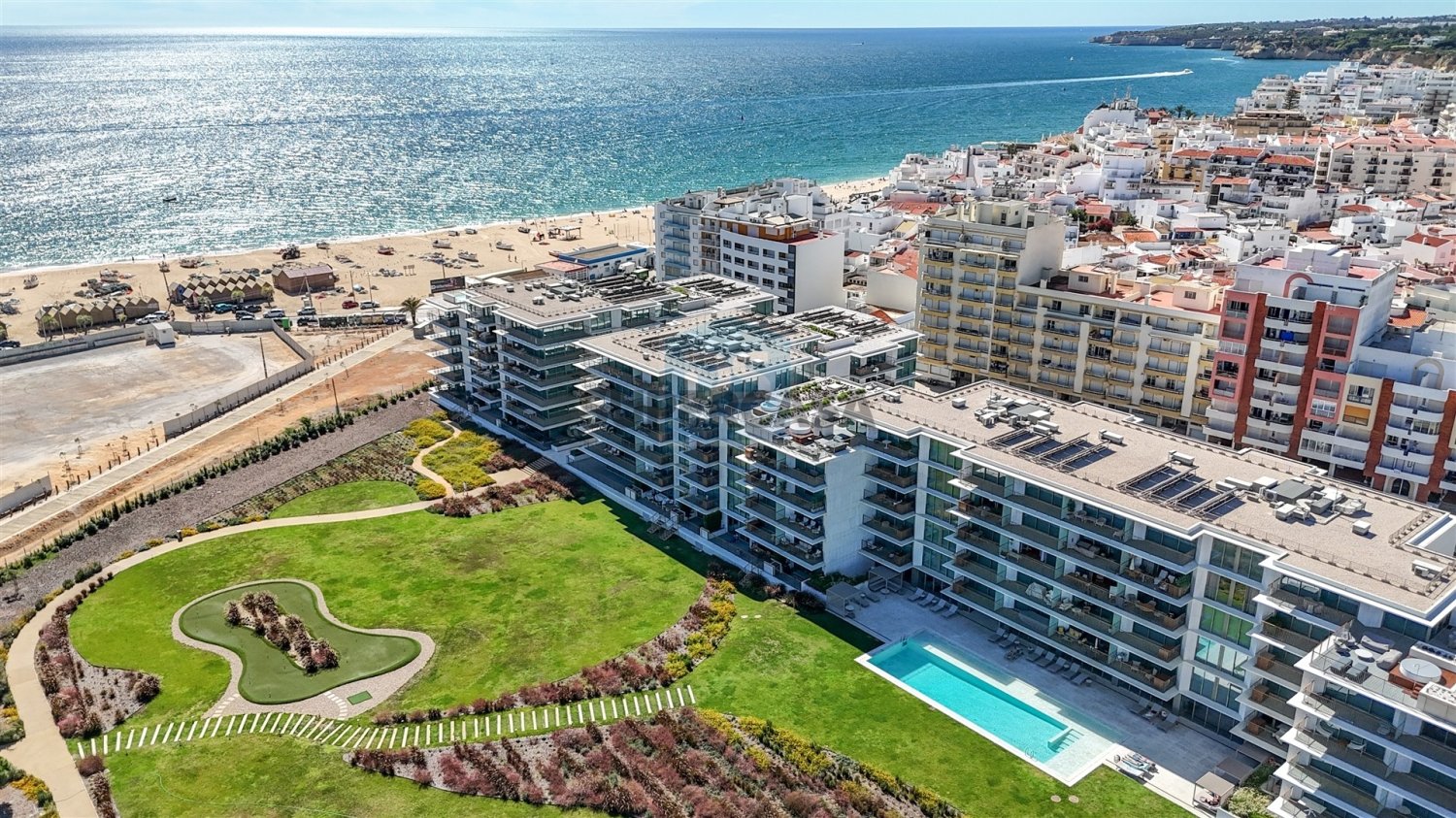 Apartamento de 2 dormitorios en Armacao de Pera, Portugal No. 234439