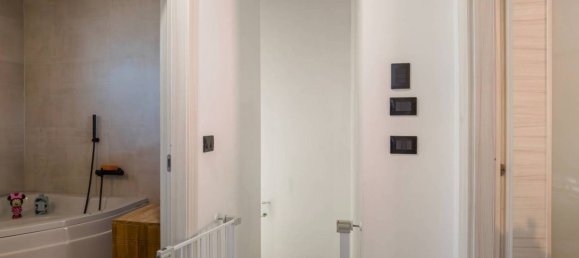 2 bedrooms House in Rivoli, Italy No. 264129 16