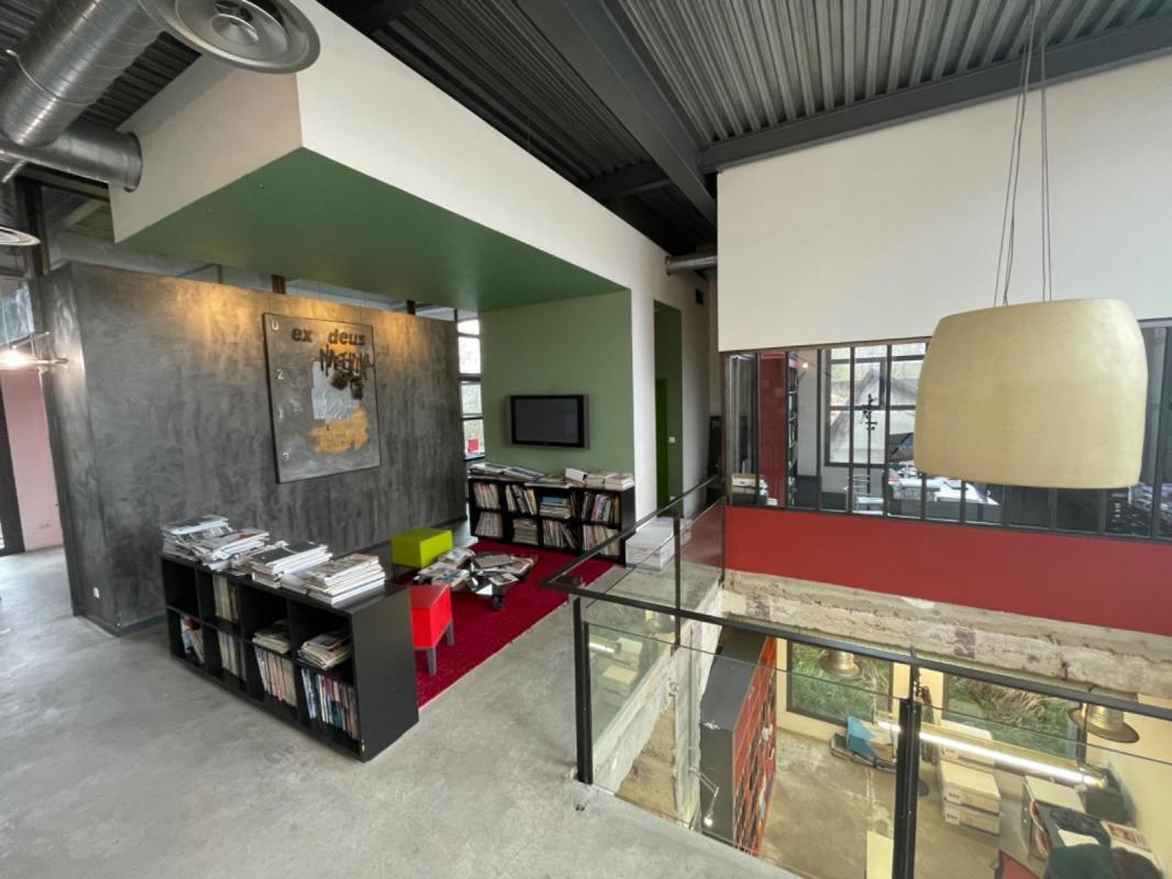 330m² Office in Amiens, France No. 89067