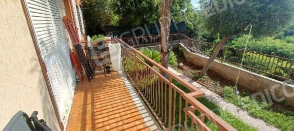 4-salle Appartement à Catania, Italy No. 200173 6