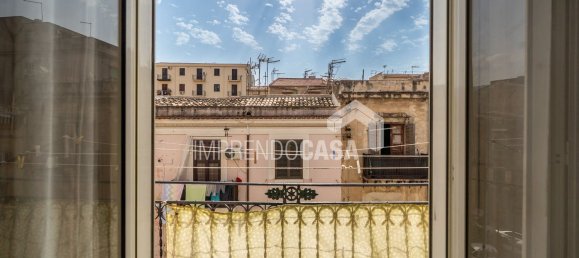 3 Schlafzimmer Wohnung in Palermo, Italy, Nr. 331874 9