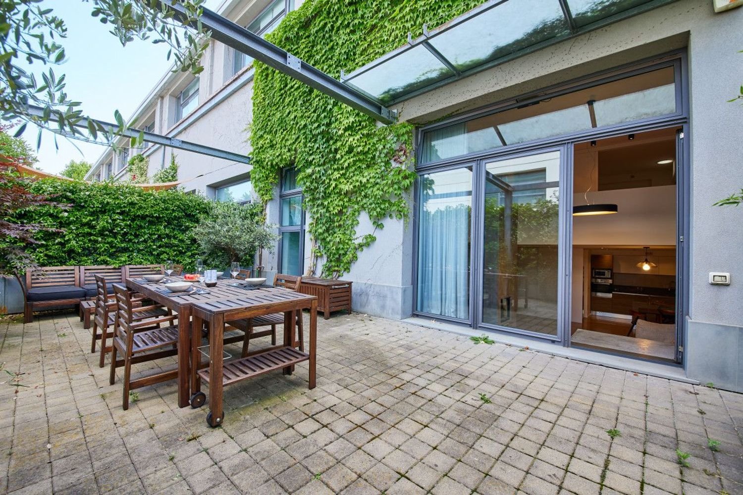 4 rooms Apartment in Milan, Italy No. 249444