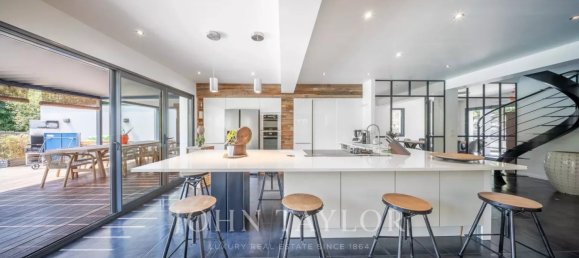 5 Schlafzimmer Villa in Gradignan, France, Nr. 298012 2