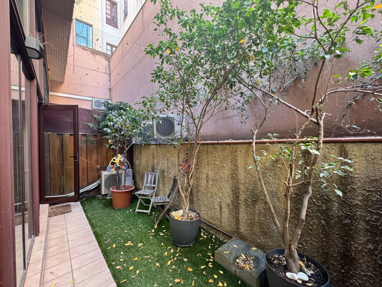 Gewerbliche Immobilie in Ciutat Vella, Spain 90m², Nr. 196413