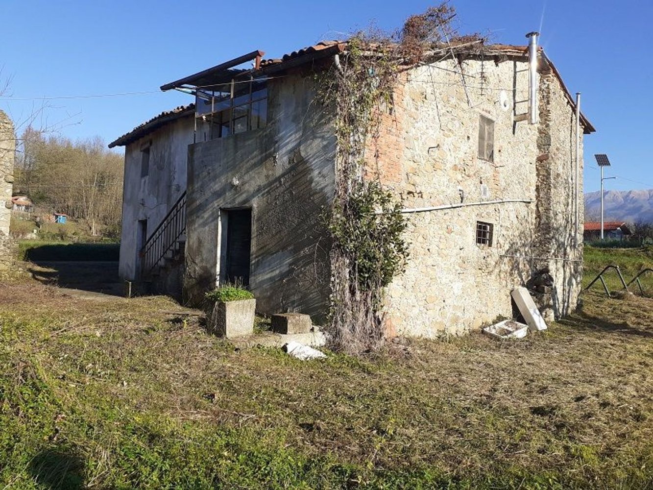 6 rooms House in Barga, Italy No. 159023