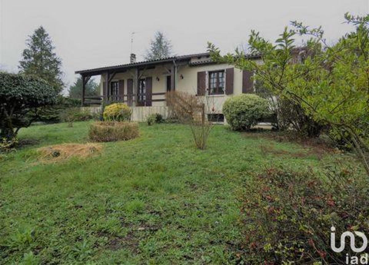 Casa de 4 dormitorios en Rouillac, France No. 23966