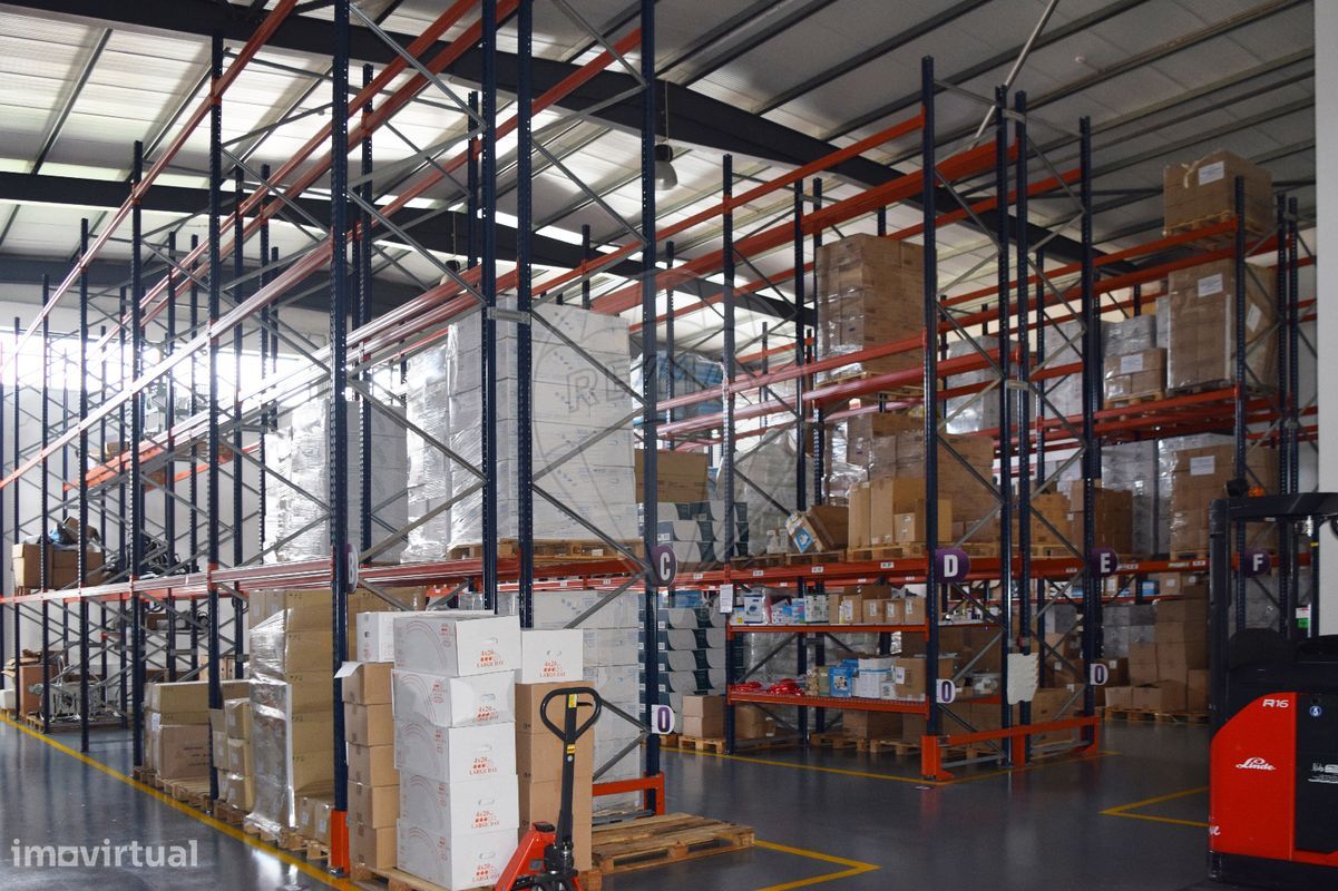 Entrepôt à Mafra, Portugal 669m² No. 79515
