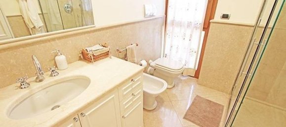 4 غرف نوم شقة في Bergamo, Italy رقم 374190 29