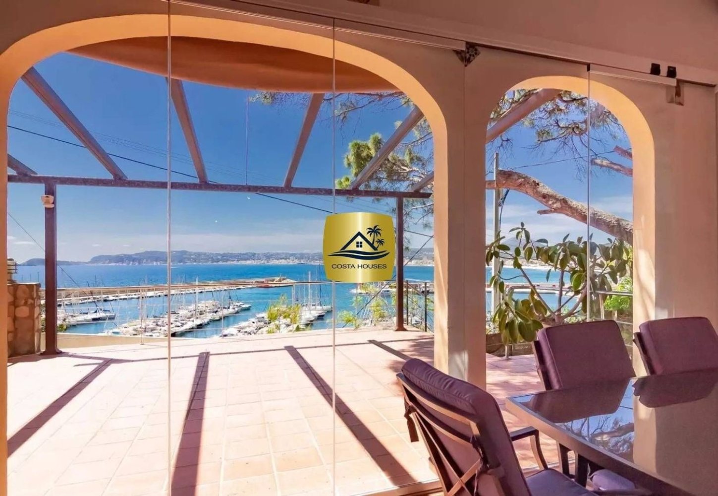 5 bedrooms Villa in Alicante, Spain No. 67180