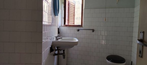 6 rooms Duplex in Montalcino, Italy No. 145605 15